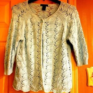 🌼 3/$20 Ladies open pattern cardigan.